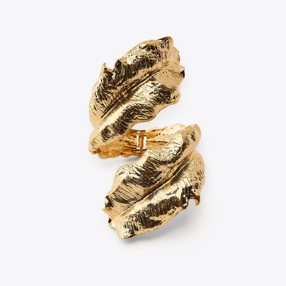 NWT ZARA TEXTURED GOLD LEAF ARM BAND CUFF RECORT  BRACELET - Picture 1 of 4